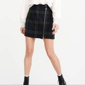 A&F Plaid Side Zip Mini Skirt - XS